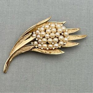 Crown TRIFARI 50’s or 60’s Faux Pearl & Rhinestone Cluster Leaf/Floral Brooch